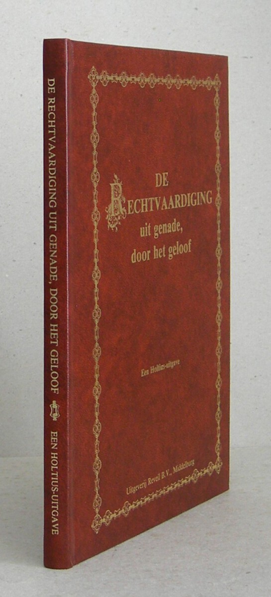 De zondaar gerechtvaardigd om niet, uit de genade Gods, door de verlossing die in Christus Jezus is, en Rechtvaardig voor God door het geloof. Volgens het onfeilbaar Woord Gods en de vastgestelde leer der Hervormde Kerk duidelijk verklaard en bevestigd in twee predikatie’s over de XXIII en XXIV Zondag van de Heidelbergse Catechismus door Nicolaus Holtius, (…); in hernieuwde uitgave verzorgd door A. v.d. Kooij, v.d.m.