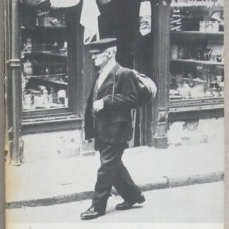 De Jordaan, met 121 afbeeldingen, waarbij 74 foto's van de Jordaan na de Tweede Wereldoorlog. 4e gewijzigde druk.